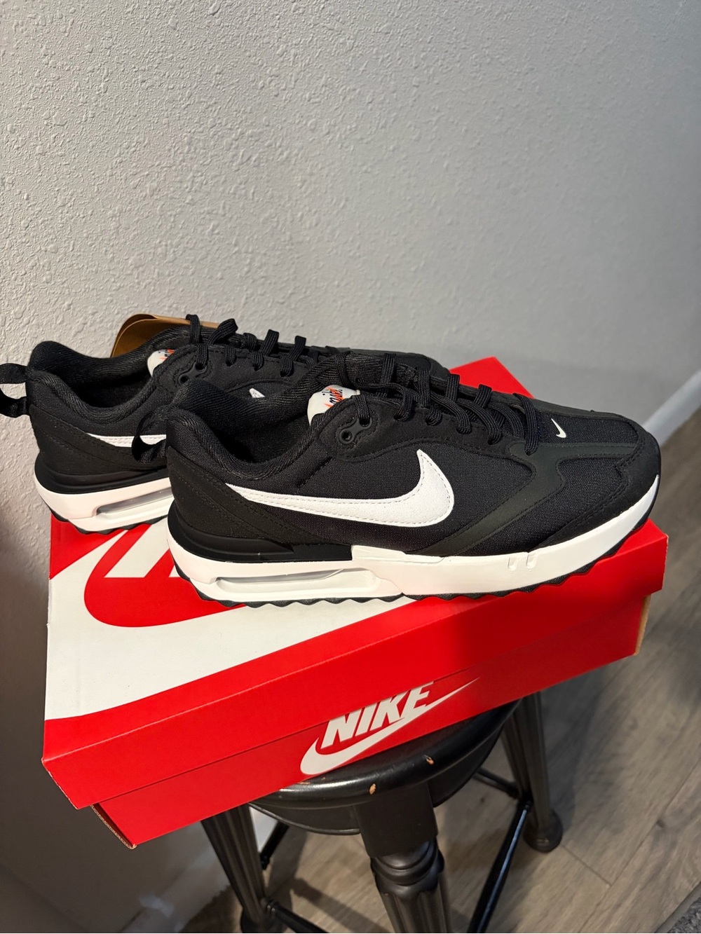 Nike Air Max Dawn Size 7.5